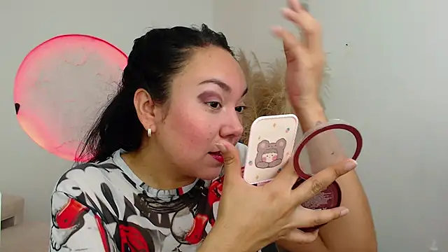 Yadis hot online show from October 31, 8:13 pm