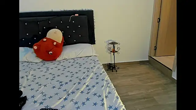 phenixpink22 online show from March 18, 3:22 am