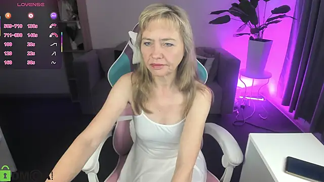 Carla Vogue online show from February 22, 11:55 am