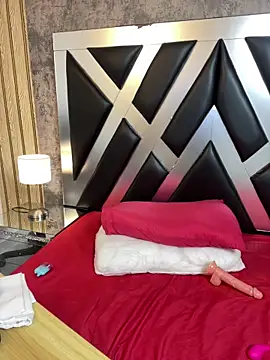 CloePerson online show from February 14, 4:20 pm