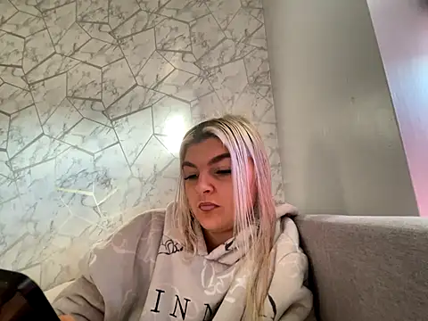 rosie-hipstergal online show from November 7, 2:33 pm