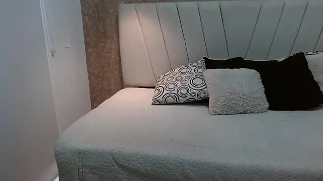 AliceSmity  online show from April 18, 11:56 am