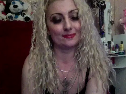 xHot Amazonq online show from November 10, 6:36 pm