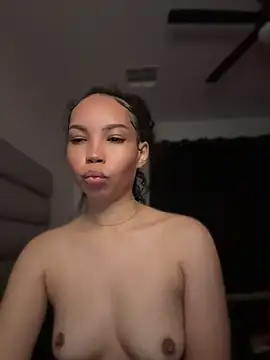 nikkiloveee online show from April 8, 4:58 am