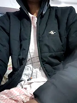 Hot-Rubyy online show from December 15, 7:24 am