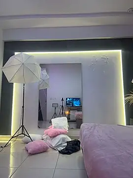 Hannahpradaa  online show from January 11, 11:15 am