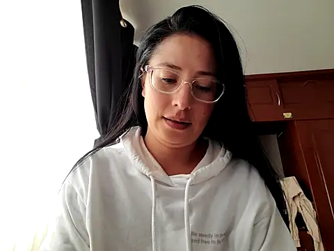 Emma Hotkiss online show from April 17, 9:17 pm