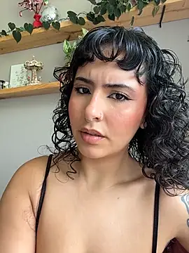 SugarTroubl33 online show from April 4, 3:11 pm