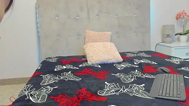 brianaflynt online show from December 17, 8:24 pm