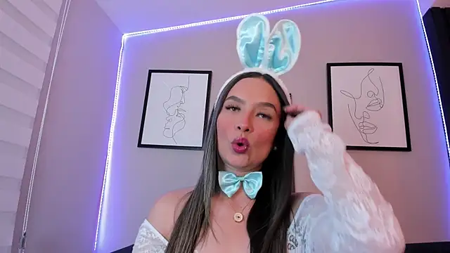 Aurora Williams    online show from October 30, 3:20 am