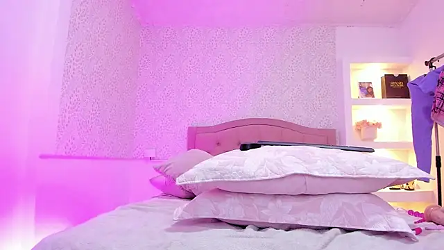 KatieBoison online show from December 2, 9:39 pm