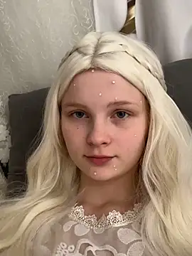 everyyday online show from December 5, 6:42 pm