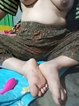 -Hazel-123 online show from December 18, 1:05 pm