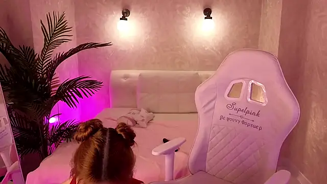 Daniela Saules online show from November 9, 9:16 am