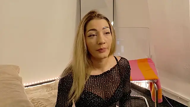 Ammelia  online show from November 3, 6:28 am