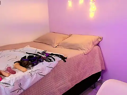 Aprilsweet2005 online show from December 15, 2:00 pm