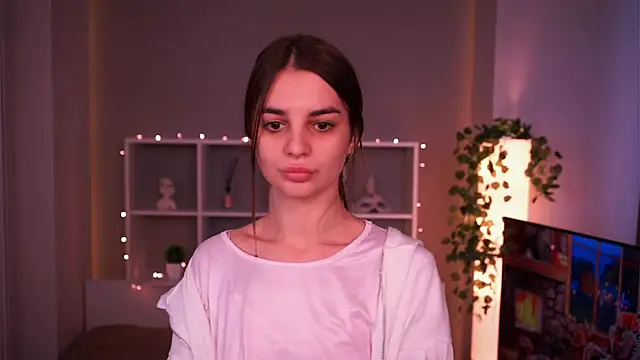 LauraHansil online show from November 8, 8:08 am