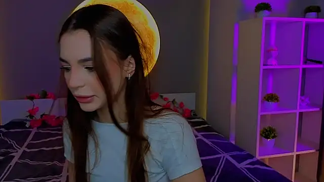 LauraHansil online show from April 10, 7:09 pm