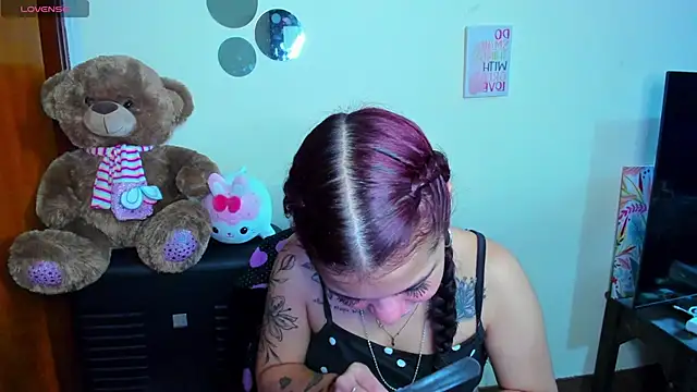 Emma boo online show from April 16, 8:08 pm