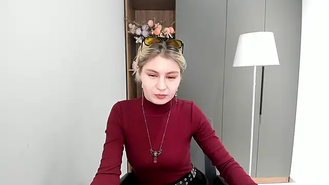 ShaunnaMachacek online show from November 1, 5:44 am