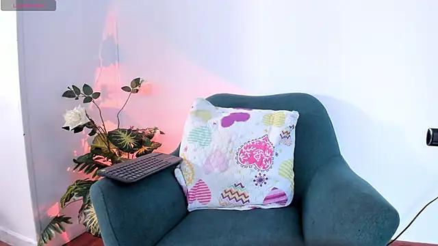 LahanaKimish online show from November 6, 12:55 pm