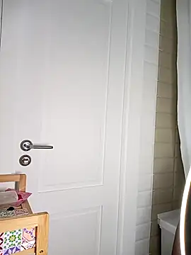 Elle Milfa online show from November 15, 6:09 pm