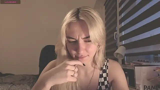 misa  liaaa online show from November 4, 3:17 pm