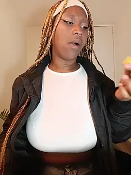 EvonyFoxxx online show from February 5, 12:03 am