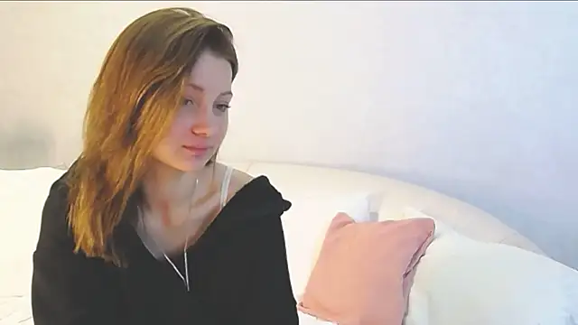 Molly Mavis online show from November 4, 3:55 am