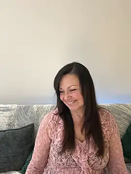 HotLdyllic online show from March 6, 5:30 pm