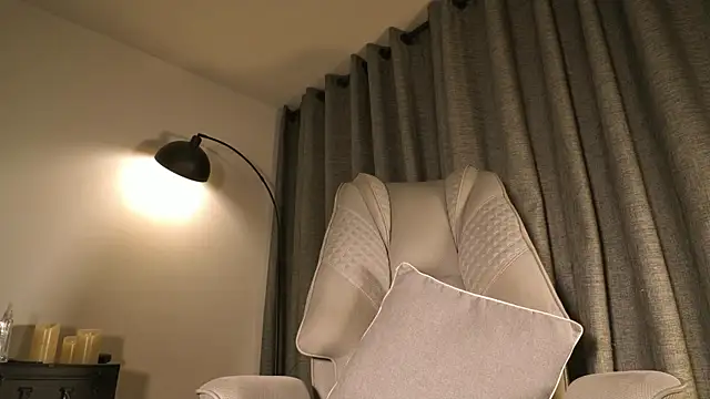 lianewhite online show from April 4, 2:32 am