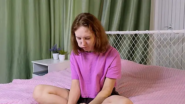 PhuongHipwell online show from November 2, 9:12 am