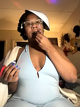 Snapshot of SpoiledLuxuriously chatting on October 31, 8:57 pm SpoiledLuxuriously online show from October 31, 8:57 pm