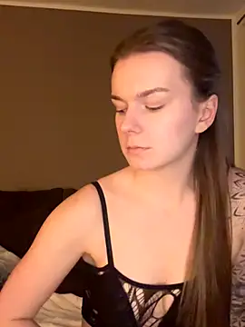 LisaFreierxx online show from December 15, 3:06 pm