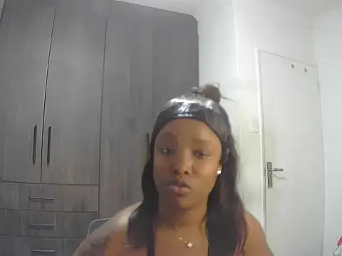 Cherry-OnTop online show from November 2, 10:29 am