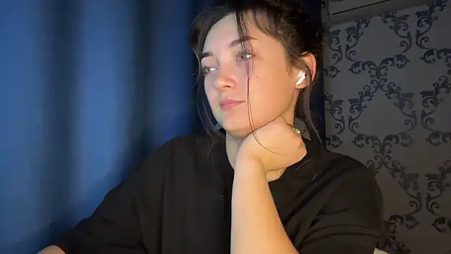 TwotyBright online show from November 25, 4:31 pm