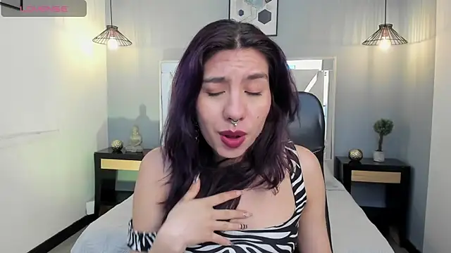 zoe-moreau online show from March 2, 8:26 pm