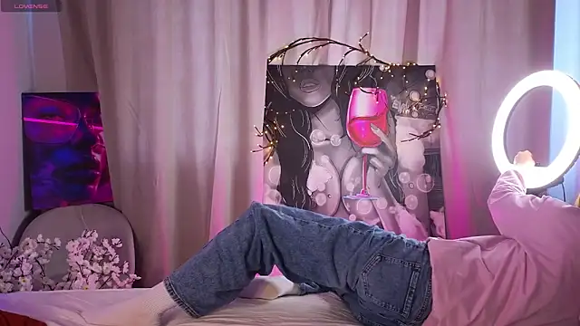 FrancesMason online show from February 22, 8:04 am