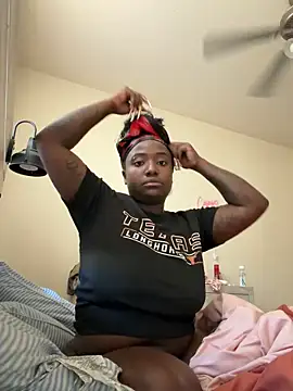 LadyVenomBites online show from November 16, 10:10 pm