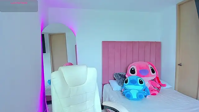 Janettcruz online show from March 28, 7:02 pm