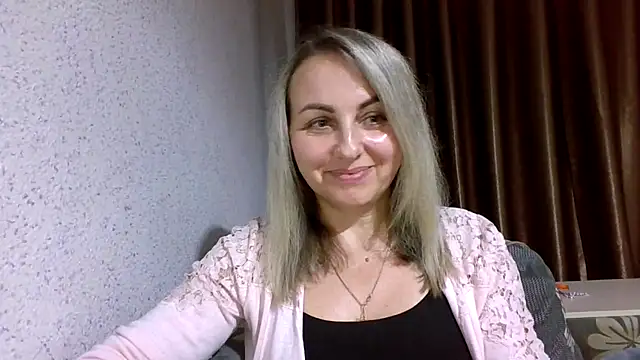 EstherTammy online show from November 5, 4:56 pm