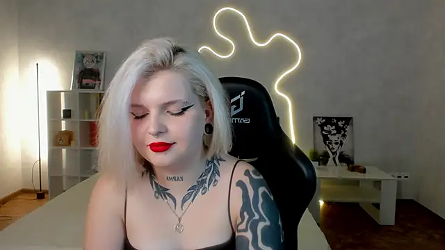 shadow purr online show from November 9, 8:10 am