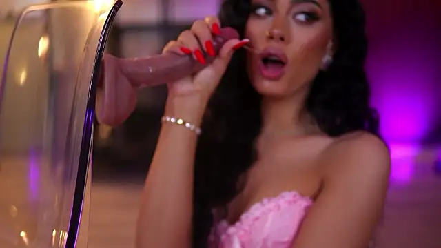 RavennaDArcy online show from February 25, 8:29 pm