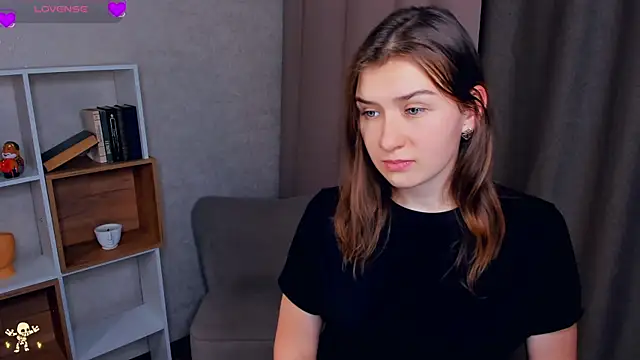 JosieNadile online show from November 11, 12:46 pm