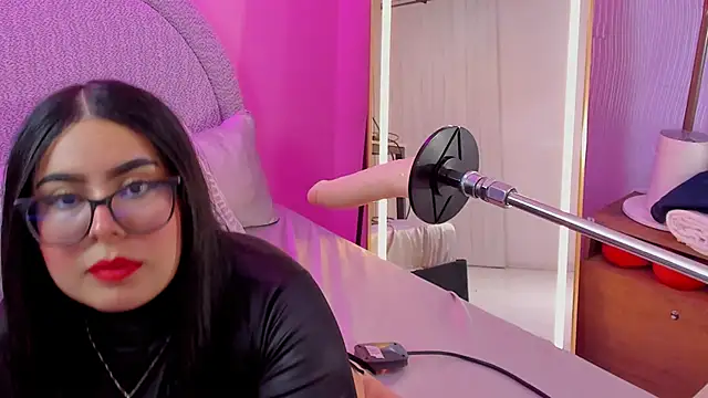 Amy whittee online show from November 18, 7:37 pm