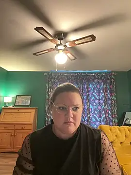 RealWoman84 online show from November 11, 1:30 pm