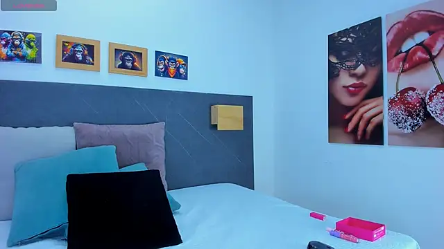 Andhrea Vale online show from April 16, 1:00 pm