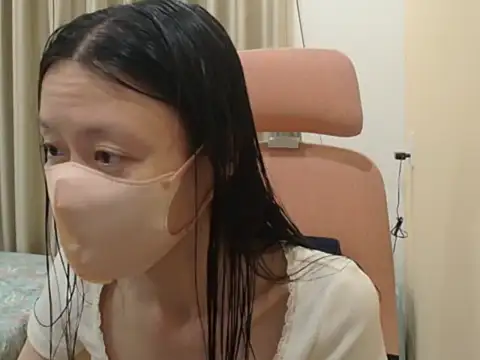 Lil-Cherries online show from February 6, 1:36 pm