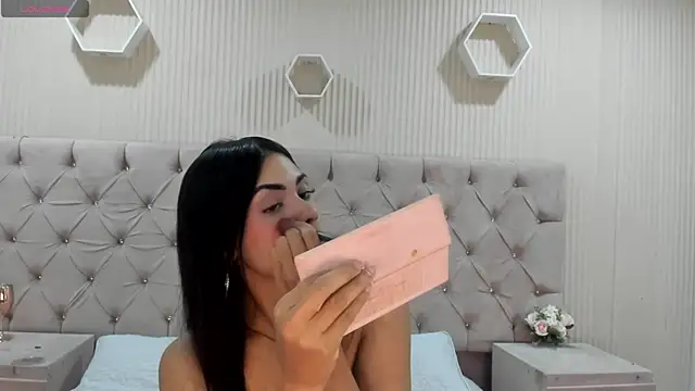 ZarinaWynne online show from June 4, 2:43 pm