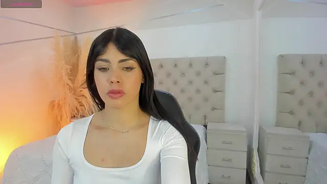 ZarinaWynne online show from December 15, 8:58 pm